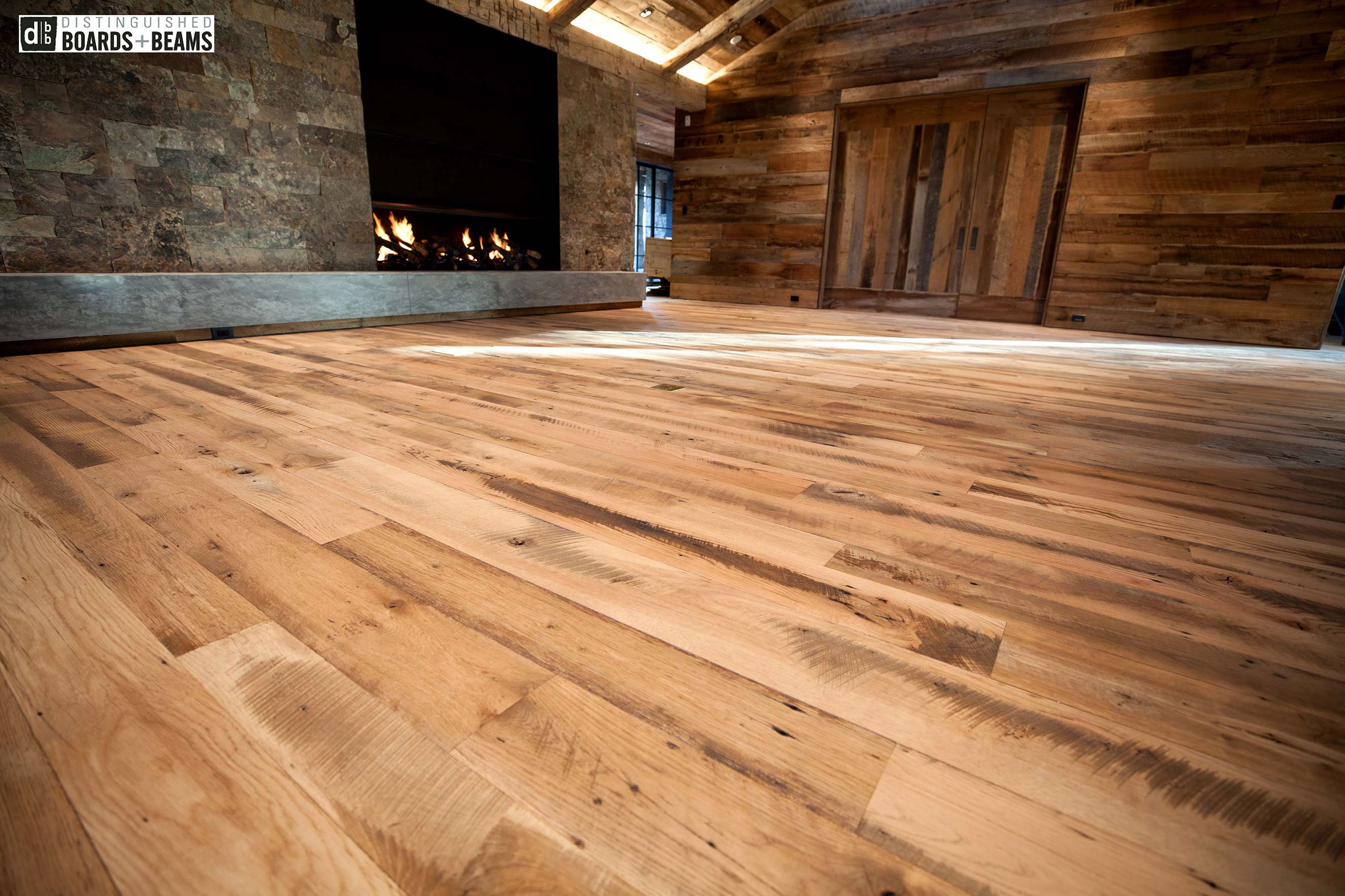Barn Wood Flooring Ing Advice, Engineered Hardwood Flooring Rustic Barn Property Brothers